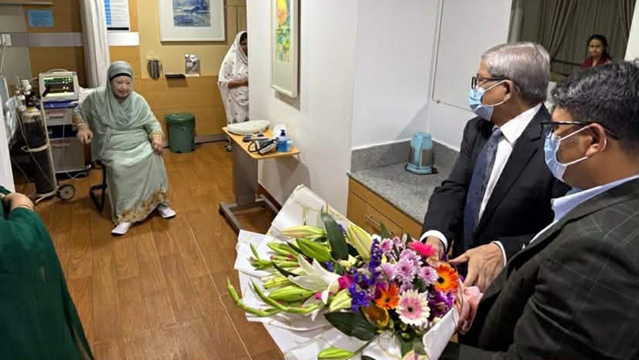 SajibKH/খালেদা জিয়ার জন্য ফুল.jpg